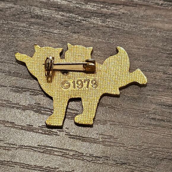 Vintage Cloisonne Enamel Olympic Ice Skating Racoons Brooch Pin 1979 - Picture 2 of 6